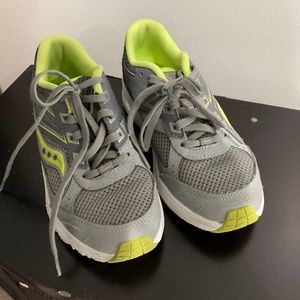 SAUCONY BOYS SHOES size 1 Grey and lime